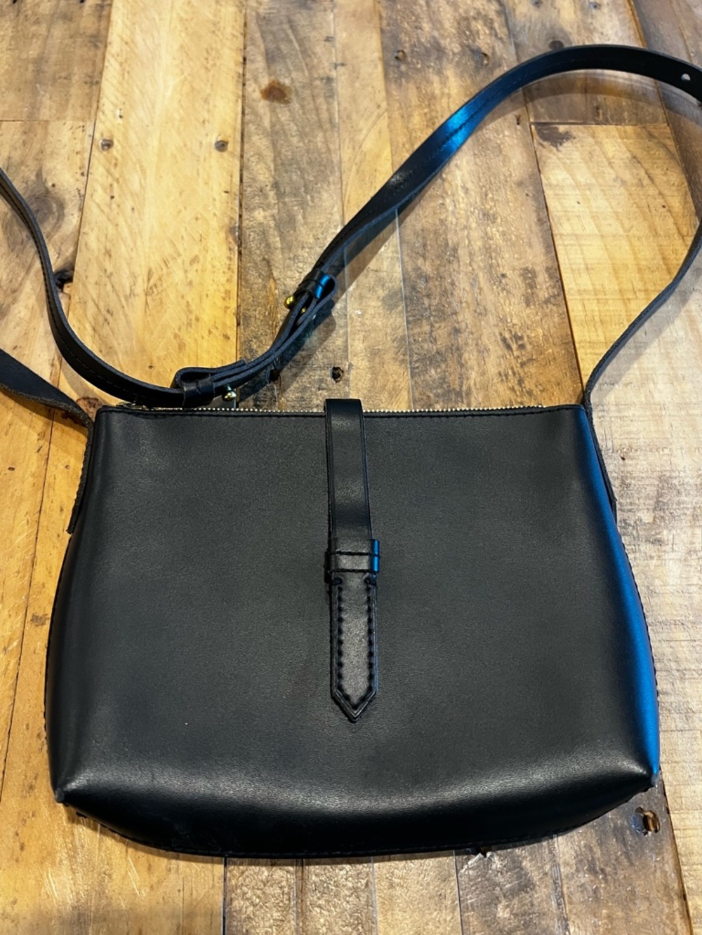 J.Crew Black Leather Crossbody Bag Minimalist Gold Hardware EUC - Picture 2 of 7